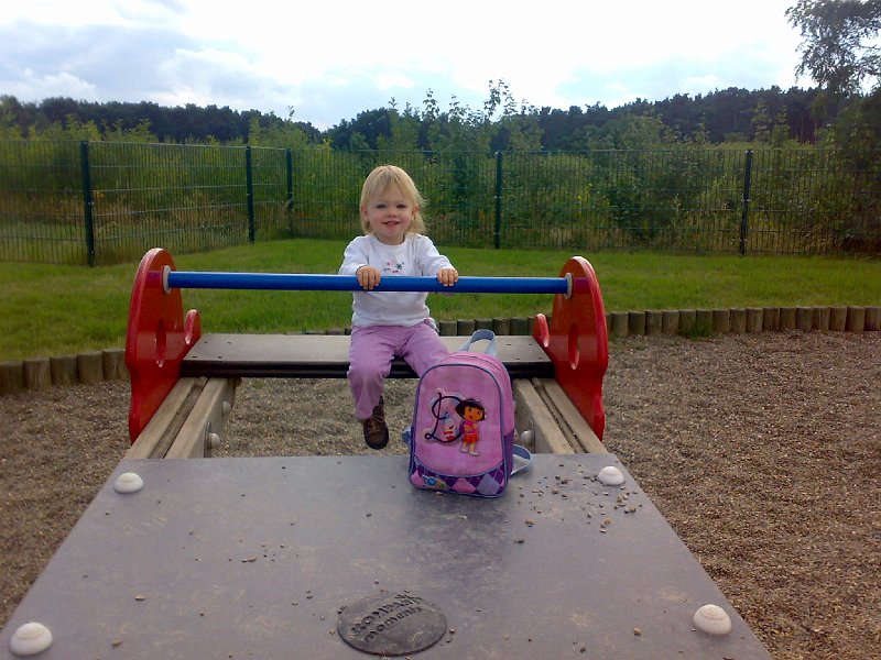 19072008052.jpg - Spielplatz an einer Autobahn-Raststätte