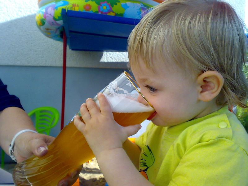 06062008010.jpg - Wir versichern hiermit eidesstattlich, dass es sich hierbei um Alkoholfreis Weizenbier gehandelt hat.